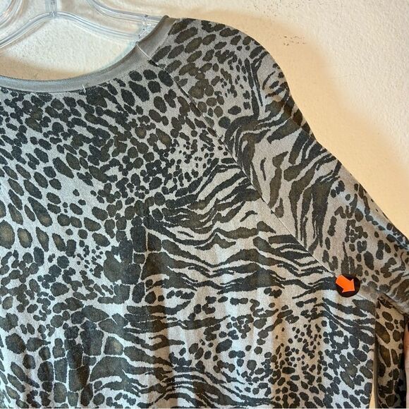 TEMPO PARIS WOMANS SWEATER M/L grey metallic silver zebra print Italy 9511n - Picture 9 of 12